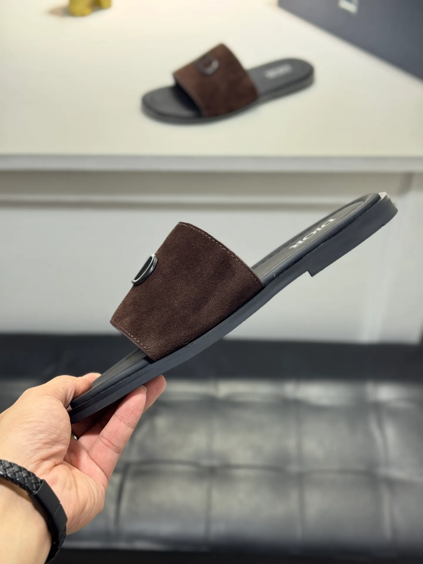 Men's men's shoes 💰320 [New style] 🦇🦇𝐂𝐡𝐫𝐢𝐬𝐭𝐢𝐚𝐧 𝐃𝐢𝐨𝐫 Dior slippers - the latest hot sandals, classic sandals, original replicas, super durable and versatile, cowhide leather with hardware accessories, very comfortable on the feet Look slim and white. Original molded outsole size: 38-44 (.45. Customized